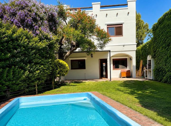 Casa · 140m² · 6 Ambientes · 1 Cochera