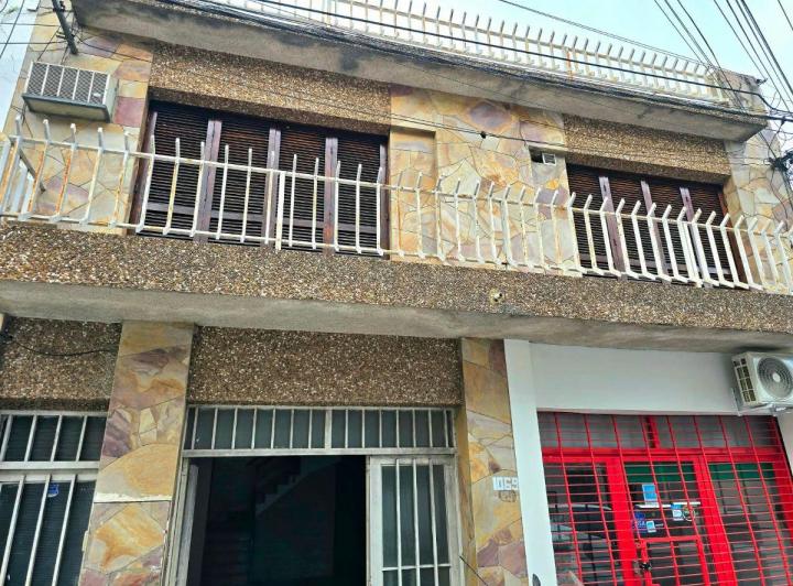Casa · 70m² · 6 Ambientes · 1 Cochera