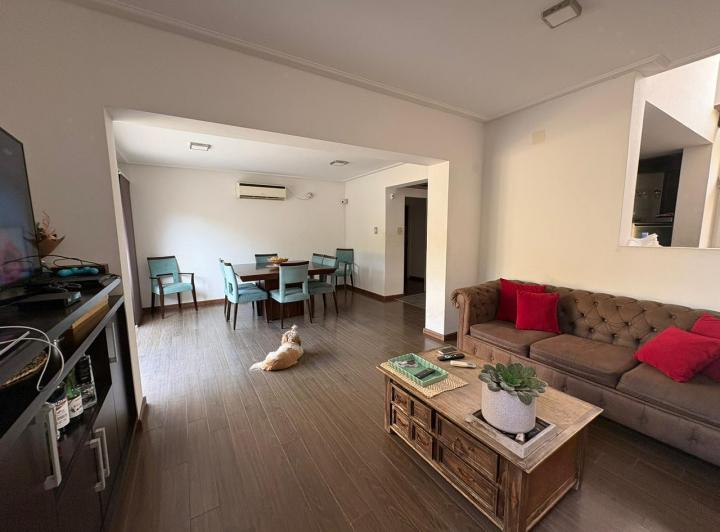 Casa · 260m² · 7 Ambientes · 2 Cocheras