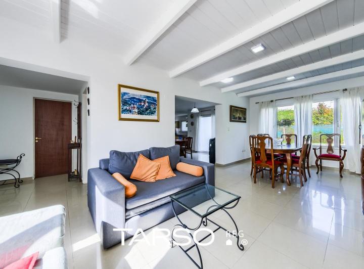 Casa · 270m² · 5 Ambientes · 1 Cochera