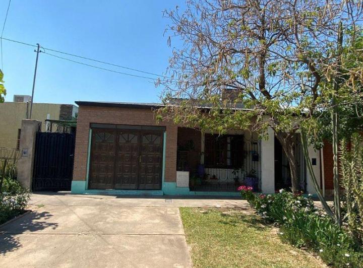 Casa · 180m² · 5 Ambientes · 1 Cochera