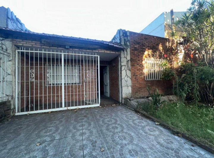 Casa · 130m² · 4 Ambientes · 1 Cochera