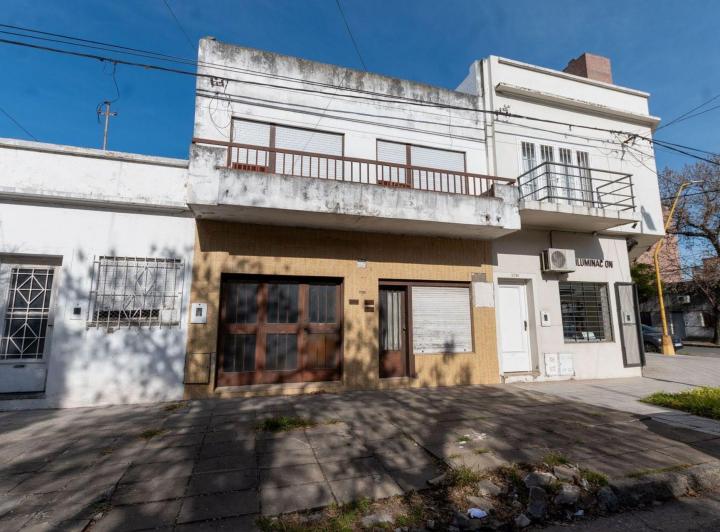 Casa · 190m² · 14 Ambientes · 1 Cochera