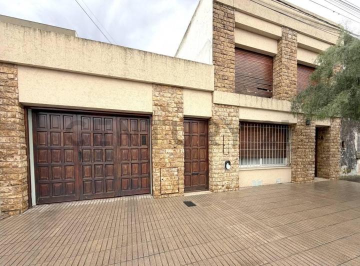 Casa · 173m² · 7 Ambientes · 1 Cochera