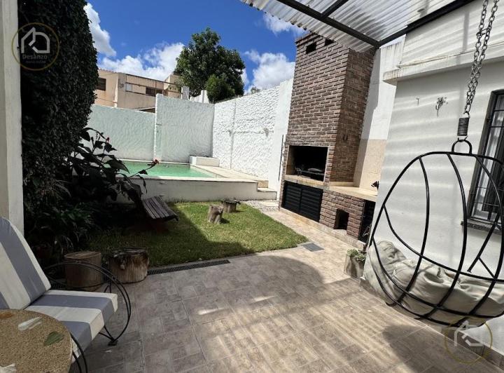 Casa · 137m² · 6 Ambientes · 1 Cochera