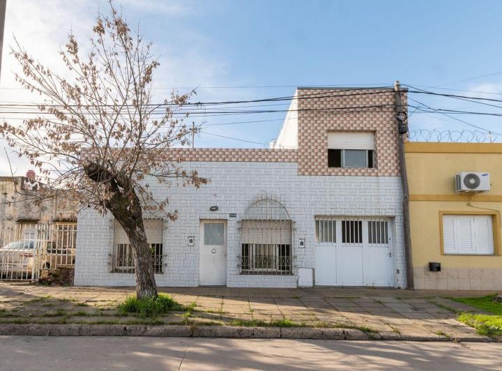 Casa · 128m² · 5 Ambientes · 2 Cocheras