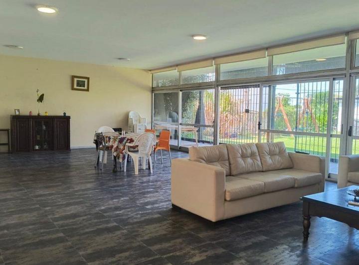 Casa · 137m² · 2 Ambientes · 2 Cocheras