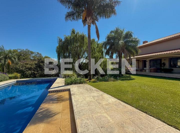 Casa · 900m² · 5 Ambientes · 3 Cocheras