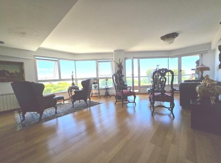 Departamento · 256m² · 5 Ambientes · 3 Cocheras