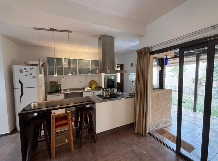 Casa · 220m² · 4 Ambientes · 2 Cocheras