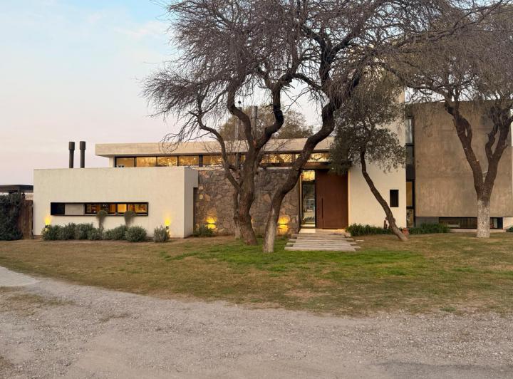 Casa · 350m² · 7 Ambientes