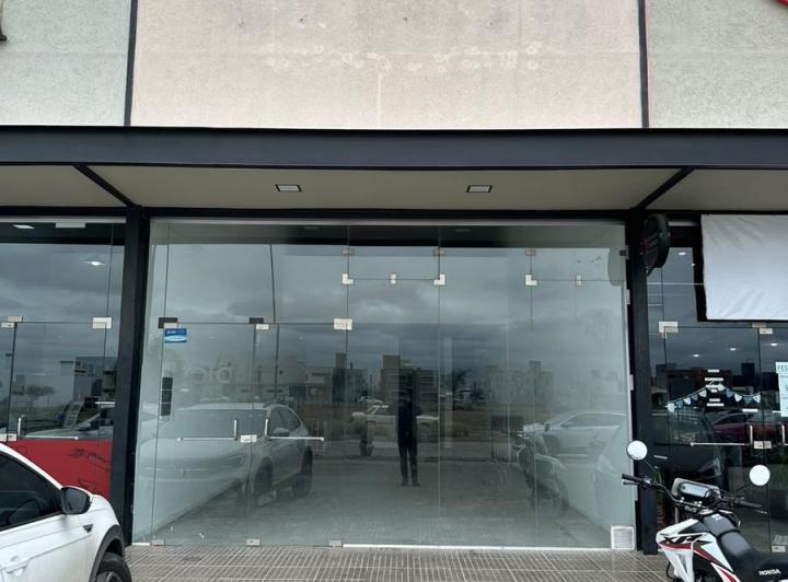 Local comercial · 140m²