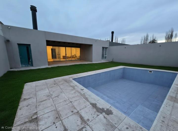 Casa · 141m² · 4 Ambientes · 2 Cocheras