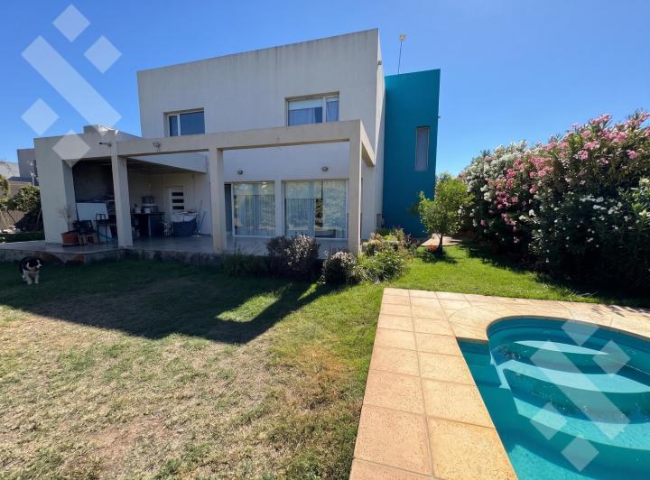 Casa · 220m²