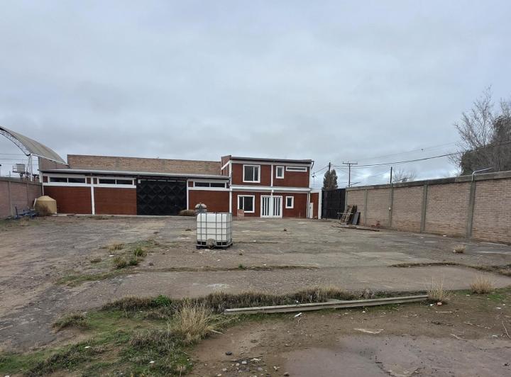 Bodega-Galpón · 330m² · 6 Ambientes