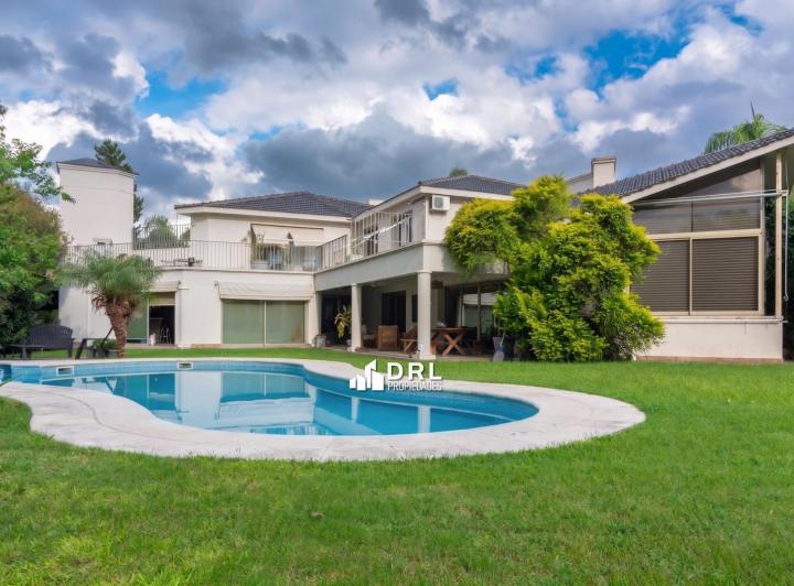 Casa · 578m² · 3 Dormitorios · 2 Cocheras
