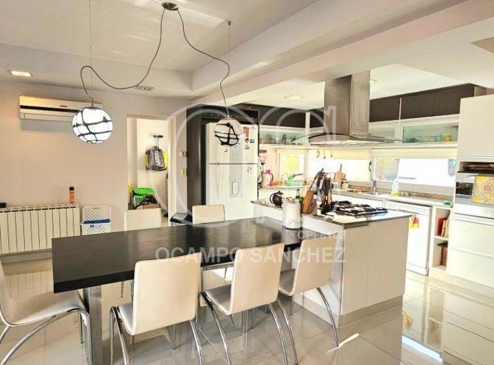 Casa · 400m² · 5 Ambientes · 2 Cocheras