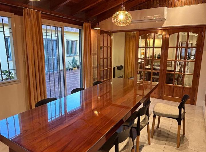 Casa · 217m² · 12 Ambientes · 3 Cocheras