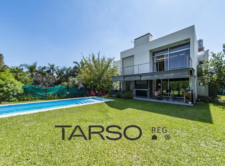 Casa · 254m² · 5 Ambientes · 1 Cochera