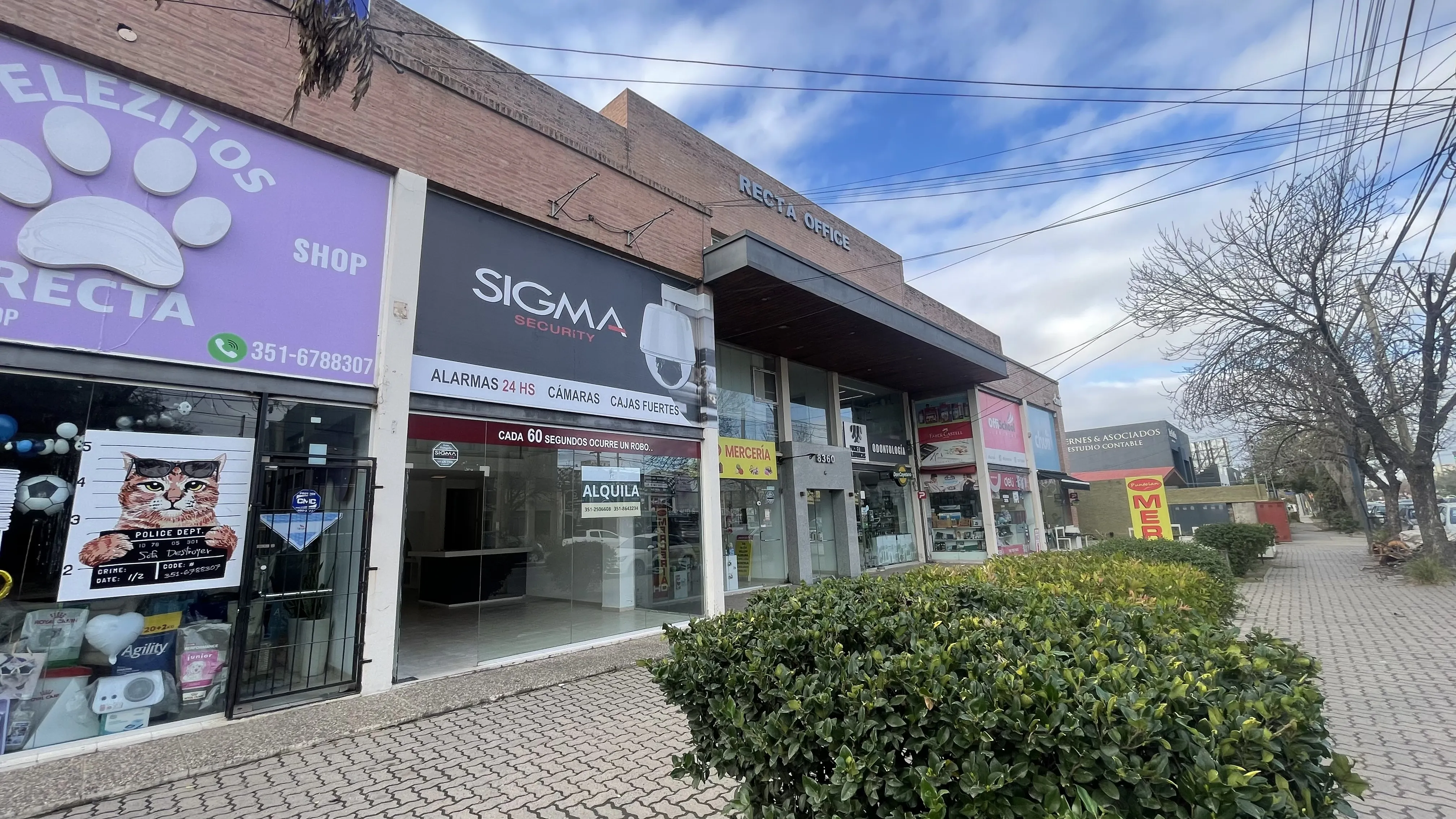 AV. RECTA MARTINOLLI 8360. LOCAL EN ALQUILER 100 M2
