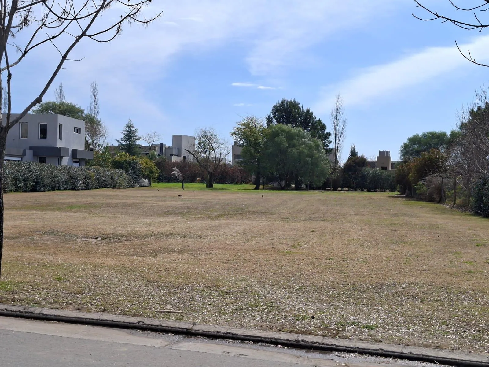 EXCELENTE LOTE CENTRAL EN VENTA - CAÑUELAS COUNTRY GOLF