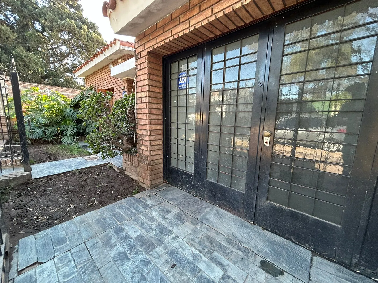 ALQUILER CASA DOS DORMITORIOS BARRIO RESIDENCIAL OLIVOS