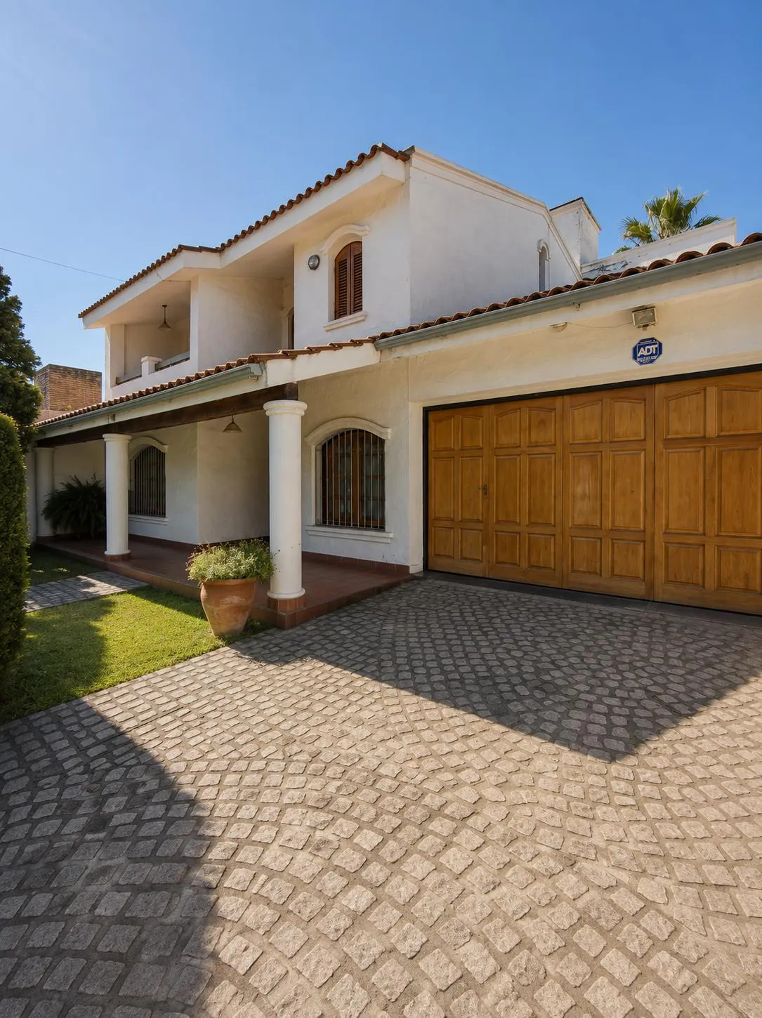RESIDENCIA DE CATEGORÍA EN ALTO VERDE  4 DORMITORIOS  PISCINA  QUINCHO  COCHERA...