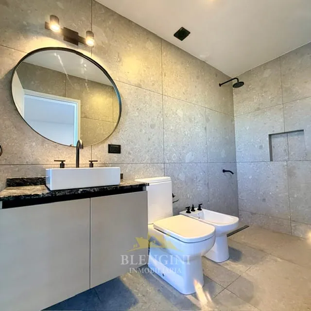 Dúplex 3 Dormitorios en Distrito Sur | 3 Baños, Galería con Asador y Losa Radian...