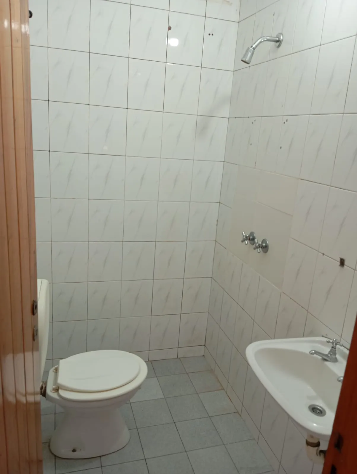ALQUILER MONOAMBIENTE -  DISPONIBLE   1   P.B. Y   OTRO P.A .  $300.000  SUPER ESPACIOSO