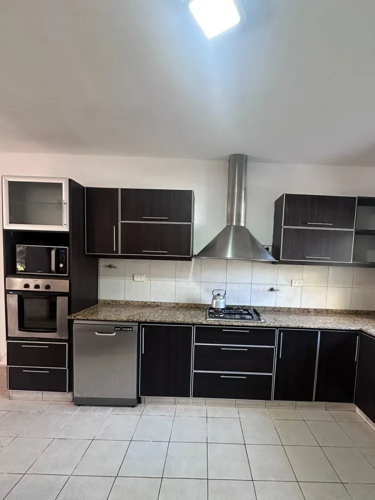 SE ALQUILA CASA EN CAMPOS DEL VIRREY
