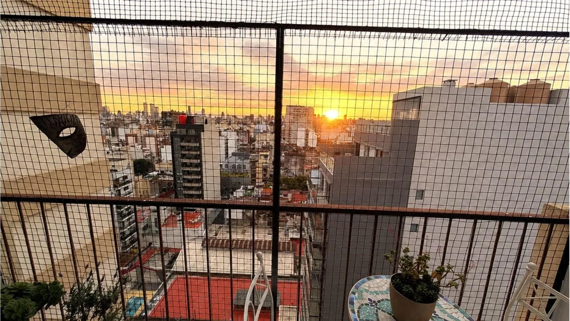 2 ambientes con escritorio y balcón │ Terraza común