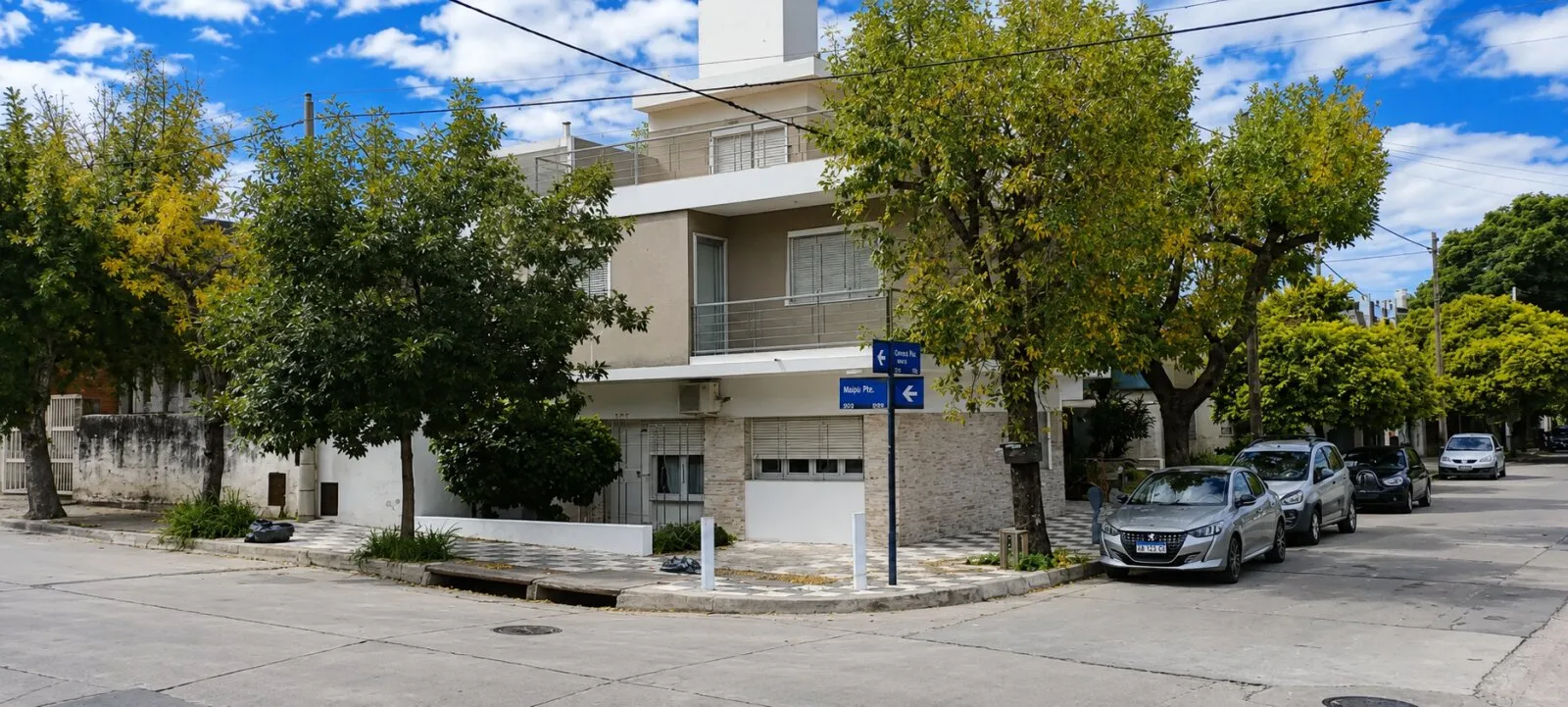 VILLA CABRERA - CASA Y DEPARTAMENTO EN VENTA 3  Y 2 DORMITORIOS.