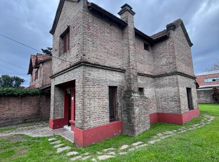 Casa · 110m² · 4 Ambientes · 1 Cochera