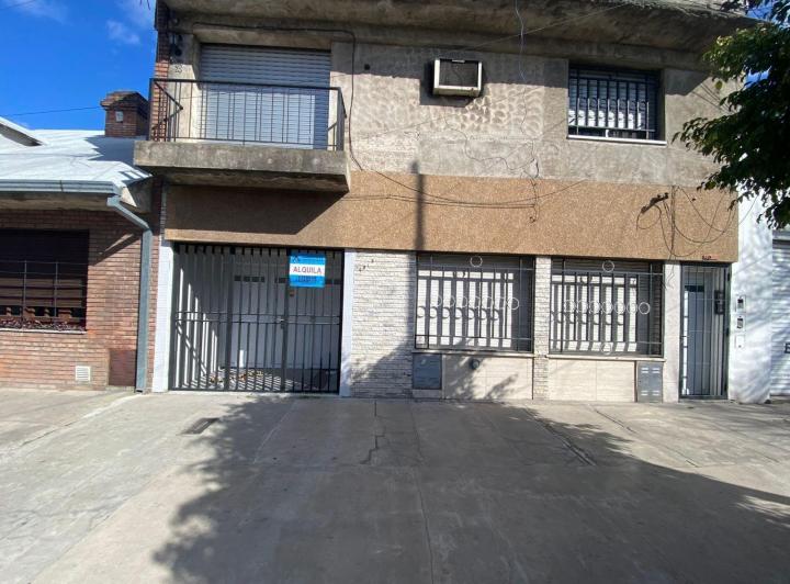 Casa · 80m² · 5 Ambientes · 1 Cochera