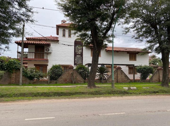 Casa · 320m² · 3 Ambientes · 4 Cocheras