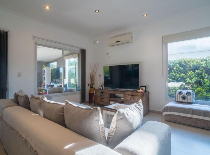 Casa · 165m² · 5 Ambientes · 2 Cocheras