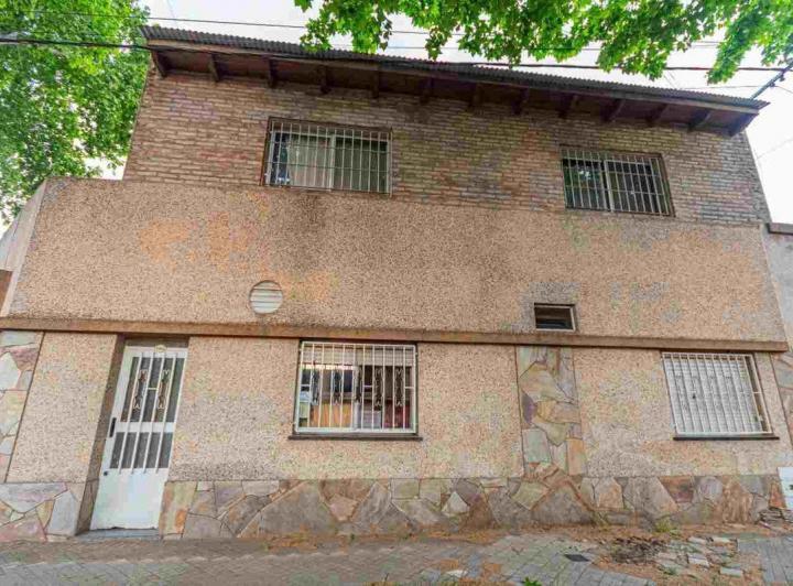 Casa · 232m² · 9 Ambientes · 2 Cocheras