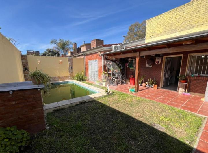 Casa · 144m² · 8 Ambientes · 1 Cochera