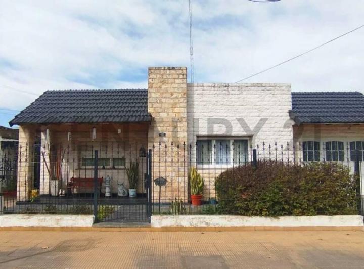 Casa · 180m² · 5 Ambientes · 1 Cochera