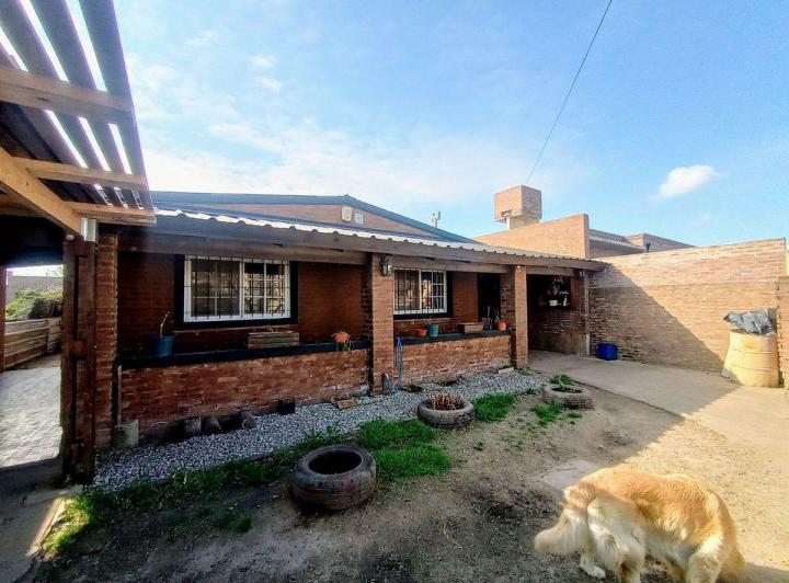 Casa · 98m² · 5 Ambientes · 2 Cocheras
