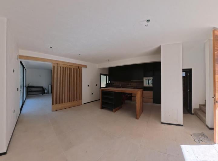 Casa · 230m² · 3 Ambientes · 2 Cocheras