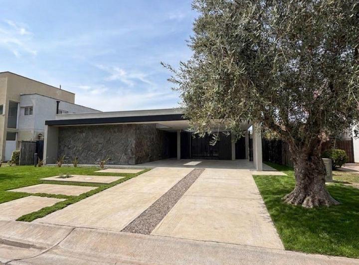 Casa · 280m² · 5 Ambientes · 2 Cocheras