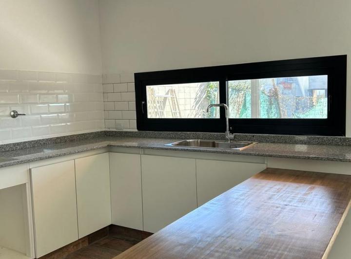 Casa · 121m² · 4 Ambientes · 1 Cochera