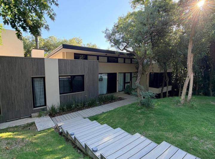 Casa · 195m² · 4 Ambientes · 2 Cocheras