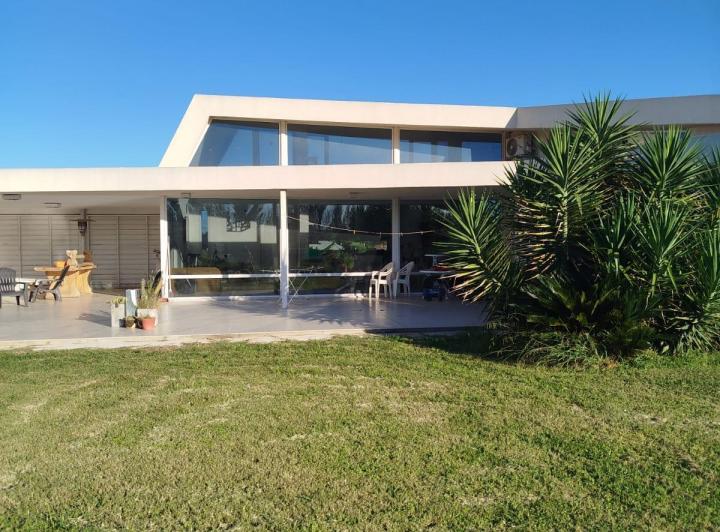 Casa · 360m² · 7 Ambientes · 2 Cocheras
