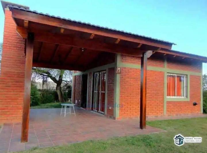 Casa · 1000m² · 8 Ambientes · 3 Cocheras