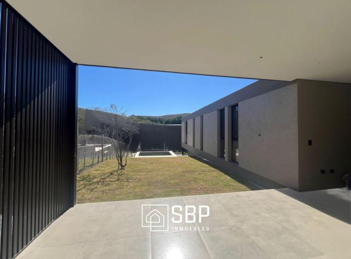 Casa · 162m² · 6 Ambientes · 2 Cocheras