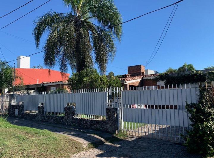 Casa · 280m² · 10 Ambientes · 2 Cocheras