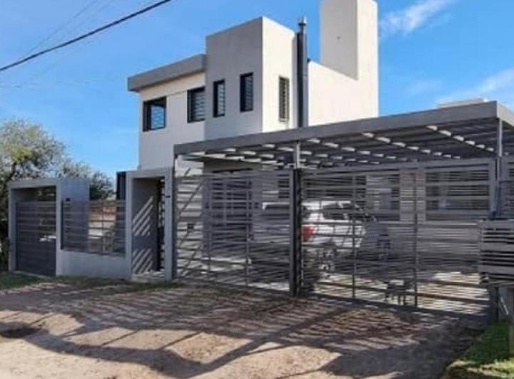 Casa · 240m² · 9 Ambientes