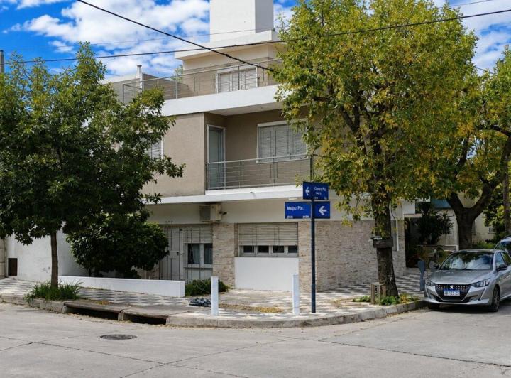 Casa · 180m² · 10 Ambientes